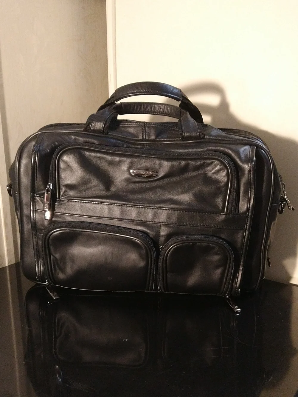 Samsonite Black Leather Men's Briefcase with Multiple Pockets